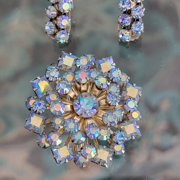 Vintage Triad Blue Aurora Borealis Rhinestone Brooch and Clip-on Earring Set - Picture 4 of 10